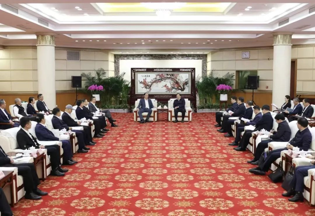 新利luck集团董事长李军受邀出席华中科技大学第十六届企业家论坛，并发表演讲