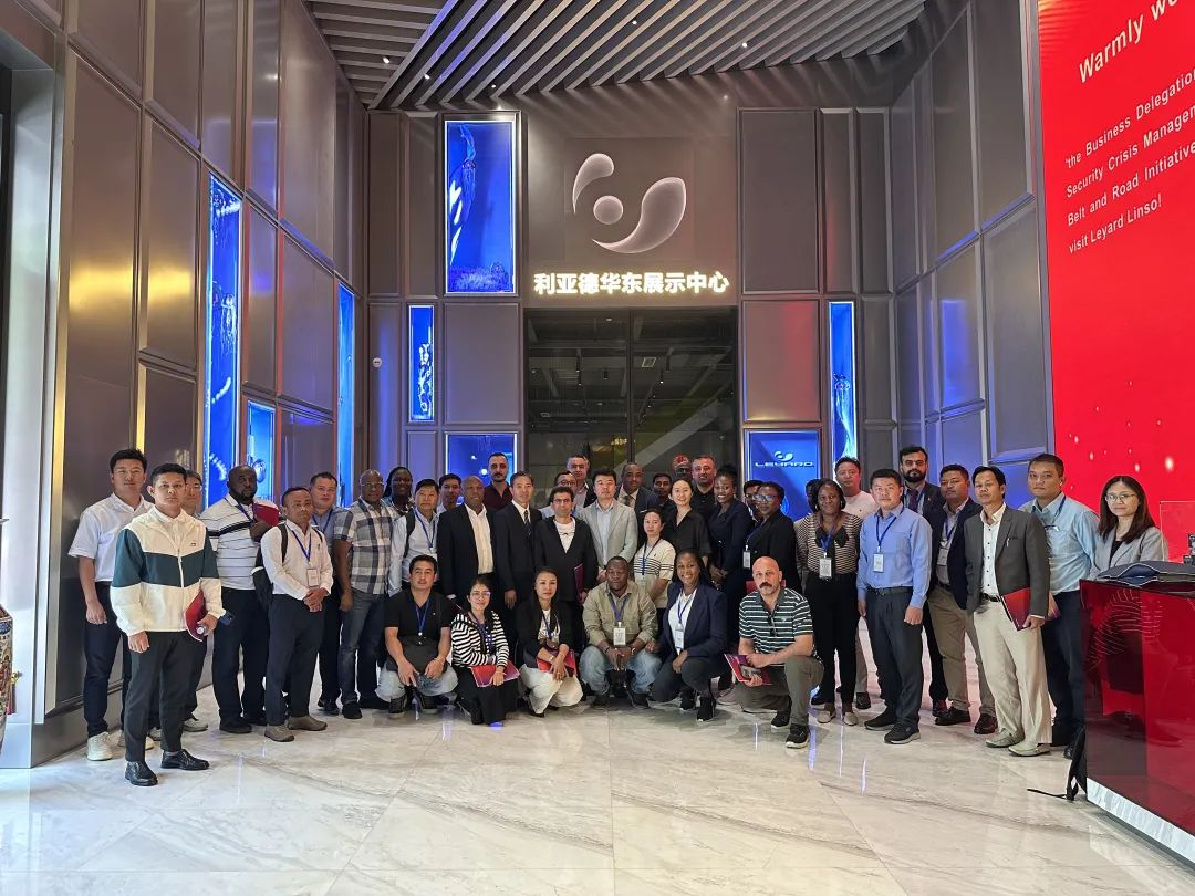 “一带一路”八国航空安保与危机管理商务考察团到访新利luck·蓝硕，共探国际合作新机遇